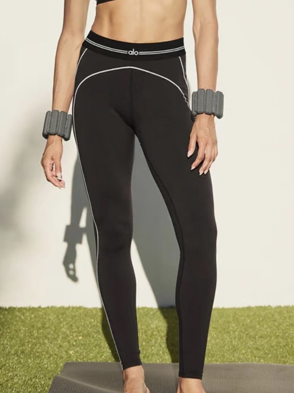 Alo Yoga High Waist Black/White Heart Throb Legging - Slimming and Flattering💘